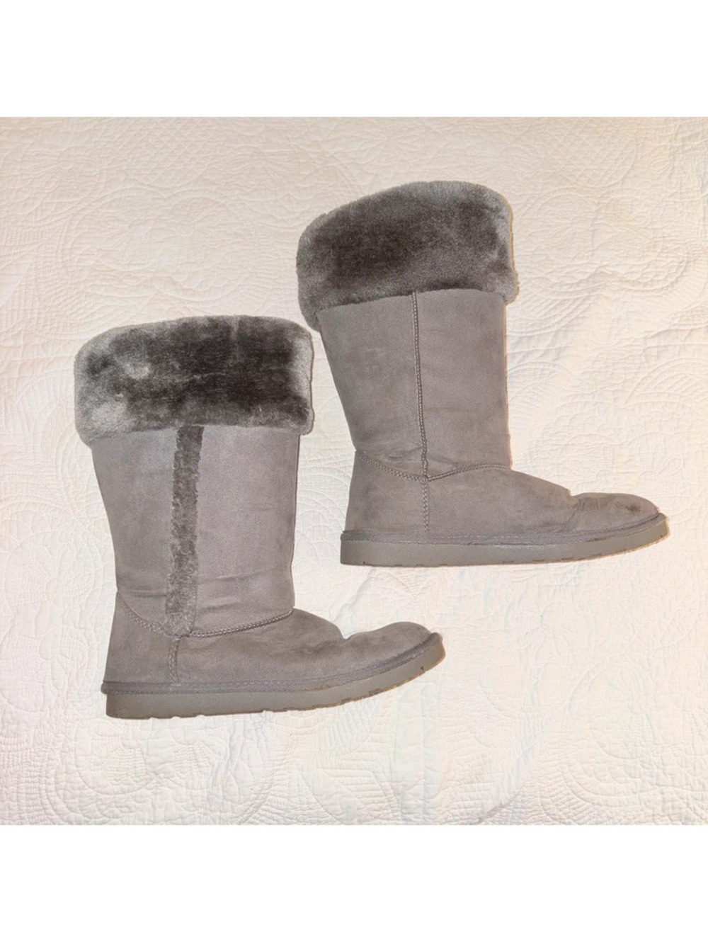 Arizona Grey Fall Y2K 2000’s Preppy Faux Fur Boots